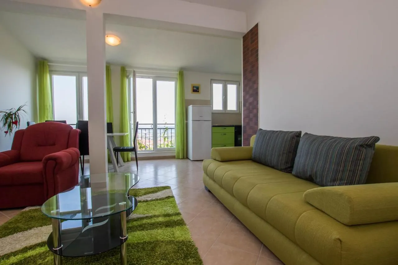 Apartment Andrea Τρογκίρ