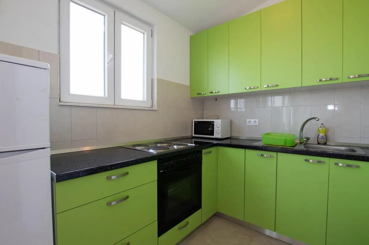 Apartment Andrea Τρογκίρ