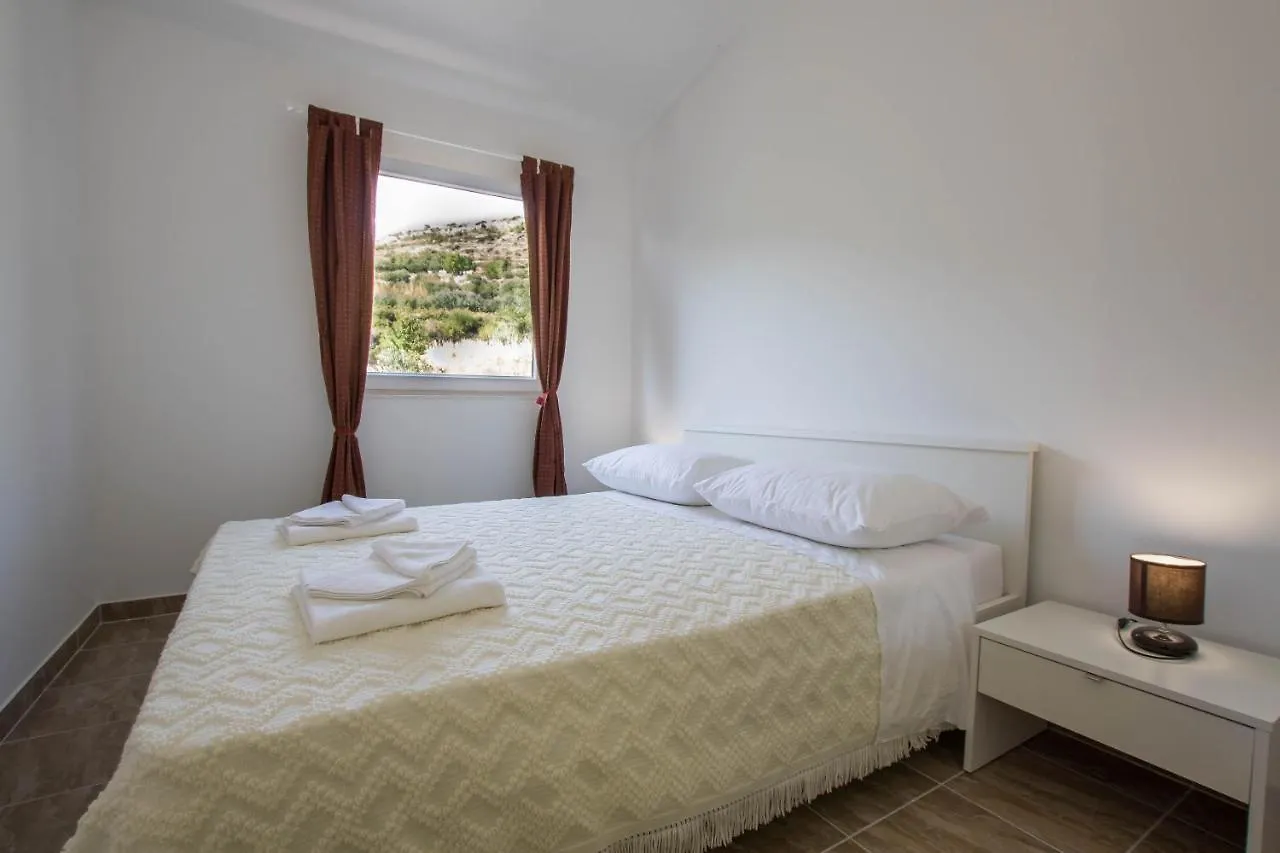 Apartment Andrea Trogir